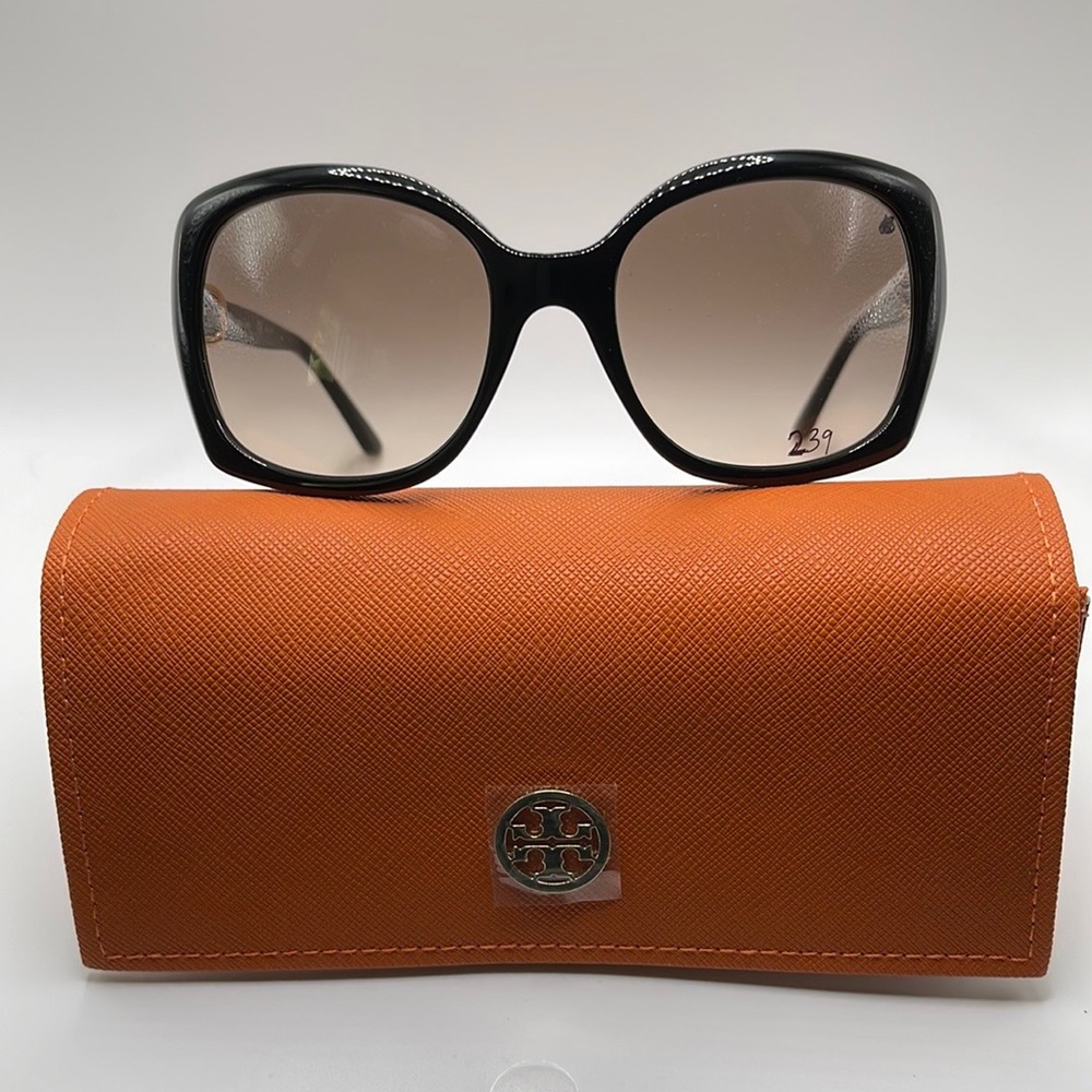 NWOT! Tory Burch women’s sunglasses. Black frames with gold hardware.